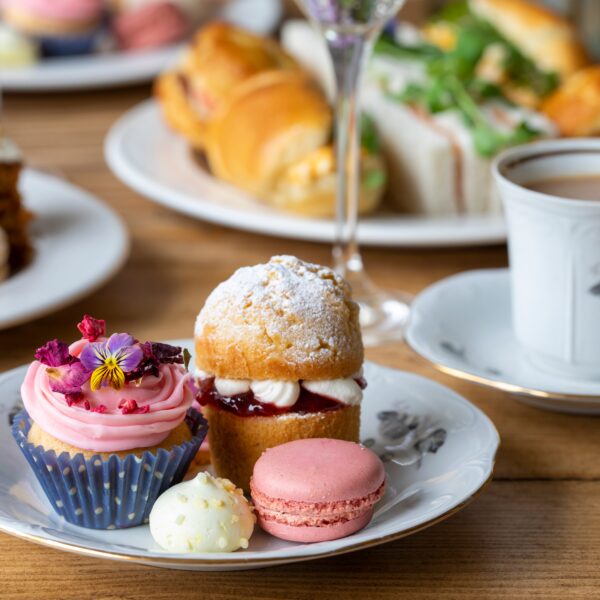 Traditional,English,Afternoon,Tea,With,Selection,Of,Cakes,And,Sandwiches